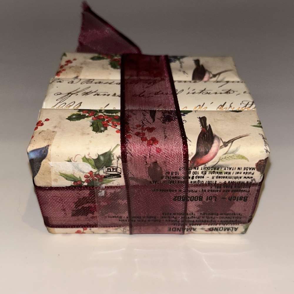 Alchimia Soap Set of Three Individually Christmas Wrapped Bars of Soap - Picture 7 of 7